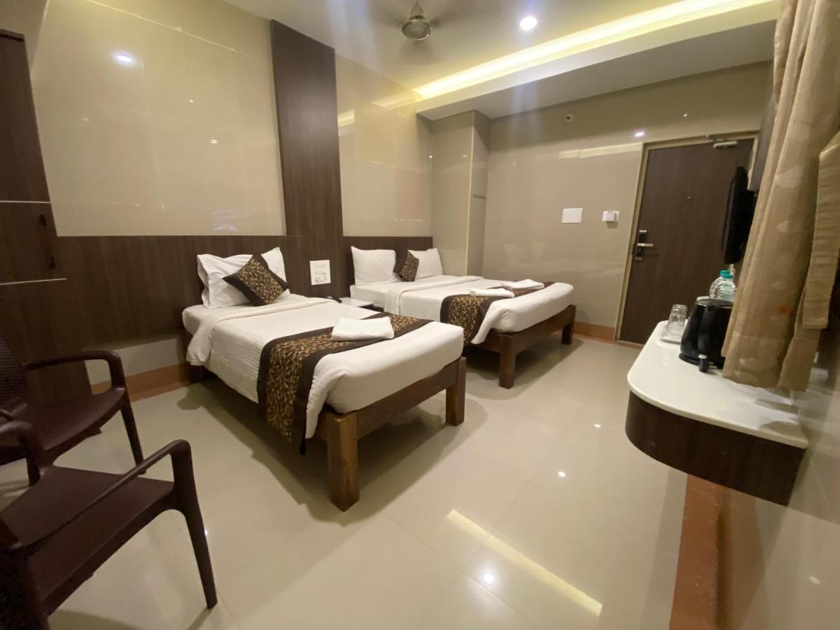 Hotel Sivas Regency Theni Exteriör bild