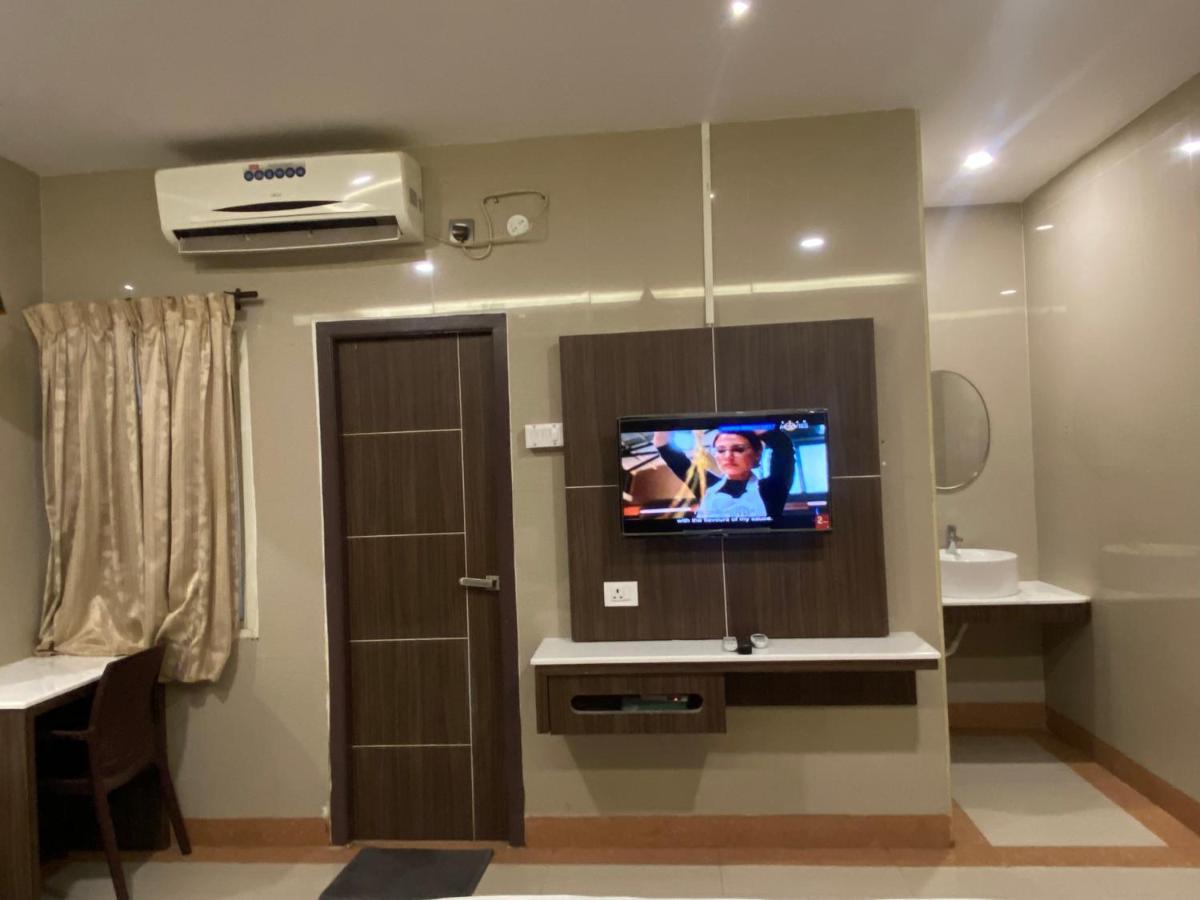Hotel Sivas Regency Theni Exteriör bild