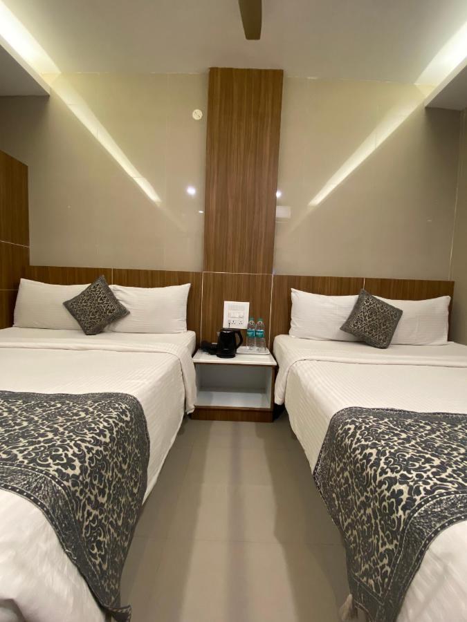 Hotel Sivas Regency Theni Exteriör bild
