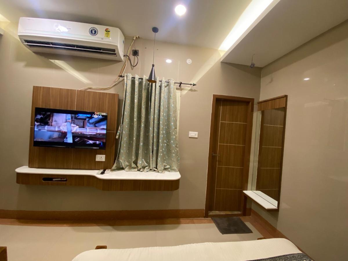 Hotel Sivas Regency Theni Exteriör bild